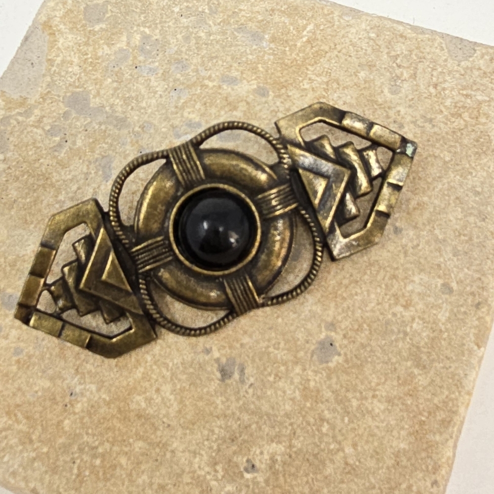 Vintage gold tone art deco style black glass cabochon brooch pin‎